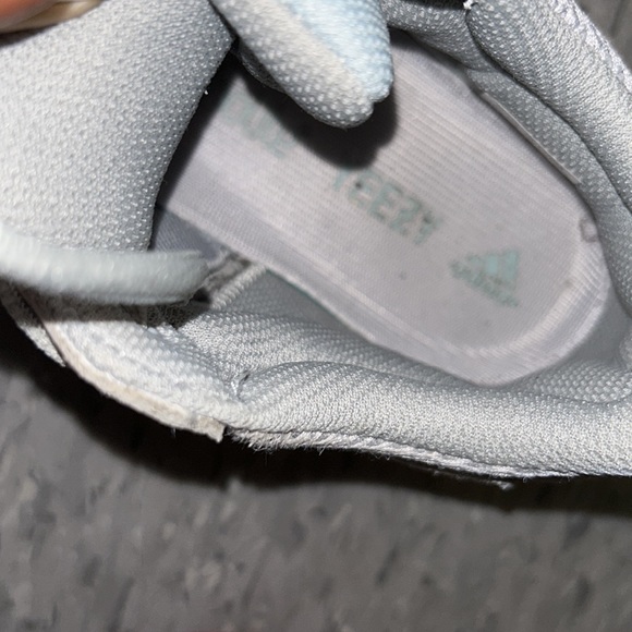 YEEZY 700 Inertia - Picture 4 of 4